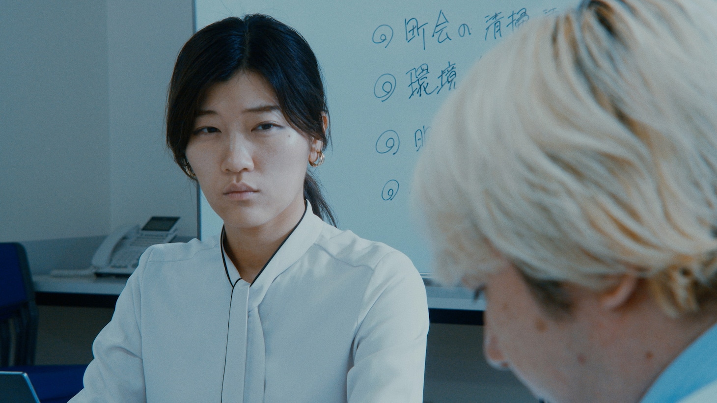 第1話のヒコロヒーと三四郎・相田。
