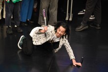 「ヨロレイヨロレイヨロレイヨロレイ」と唱えながら、敵を刀で滅多刺しにする真空ジェシカ川北。