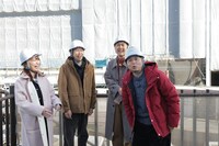 広島駅の大工事現場でのワンシーン。(c)RCC