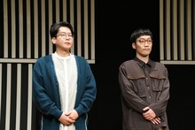 ステージに登壇した男性ブランコ。