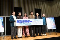 「鴨川ホルモー、ワンスモア」合同取材会に登壇した（左から）男性ブランコ、八木莉可子、中川大輔、上田誠、万城目学。