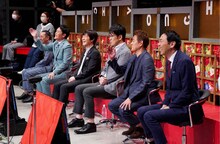 MCの内村光良ら。