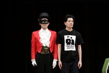 マユリカ阪本（右）とマユリカ阪本の影武者（左）。（写真提供：吉本興業）