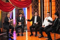 「アンタウォッチマン！」にスタジオ出演する（左から）サンドウィッチマン、平成ノブシコブシ徳井、アンタッチャブル。(c)テレビ朝日