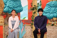 左から滝沢カレン、小森隼。(c)関西テレビ
