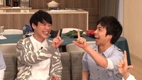 麒麟・川島と重岡大毅。(c)TBS