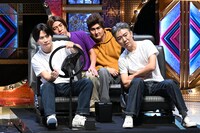 きつね、うるとらブギーズ八木、モンスターエンジン西森による「路上教習のダウンヒラー “J”」。(c)日本テレビ