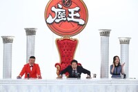 左からケンドーコバヤシ、千原ジュニア、竹上萌奈アナウンサー。(c)関西テレビ