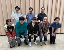 劇団かもめんたるのメンバーと東京03。前列左から、野口詩央、土屋翔、かもめんたる槙尾、う大、もりももこ。（写真提供：NHK）
