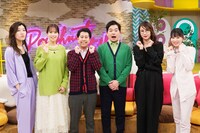 「ドーナツトーク」にゲスト出演するウエストランド（中央）。(c)CBC