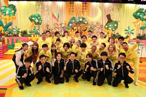 「深夜のハチミツ」の出演者たち。(c)フジテレビ