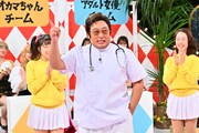 金曜ドラマ「不適切にもほどがある！」で昭和の深夜番組のMC・ズッキー役を演じるロバート秋山。（c)TBS
