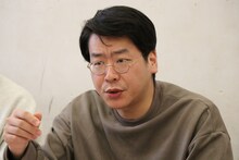 署長役の男性ブランコ浦井。