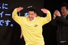 「パイーン」を実演するプー＆ムー・おたこぷー。