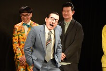 「浅草キッド」を歌うイワイガワ・岩井ジョニ男。