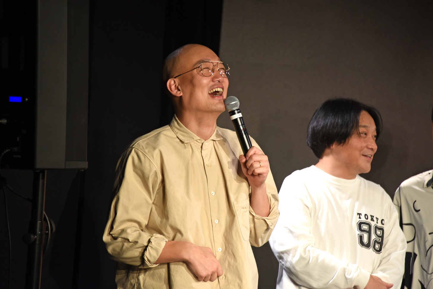 「マイクの持ち方が松山千春みたい」と指摘されたみなみかわ。