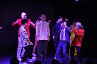 みなみかわそっちのけで踊る一同。