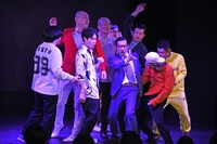 みなみかわそっちのけで踊る一同。