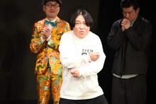 「YOSHIKIのツーバス」を再現する永野。