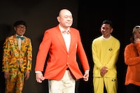 「しずかちゃんのスカート」を再現する新宿カウボーイかねきよ。