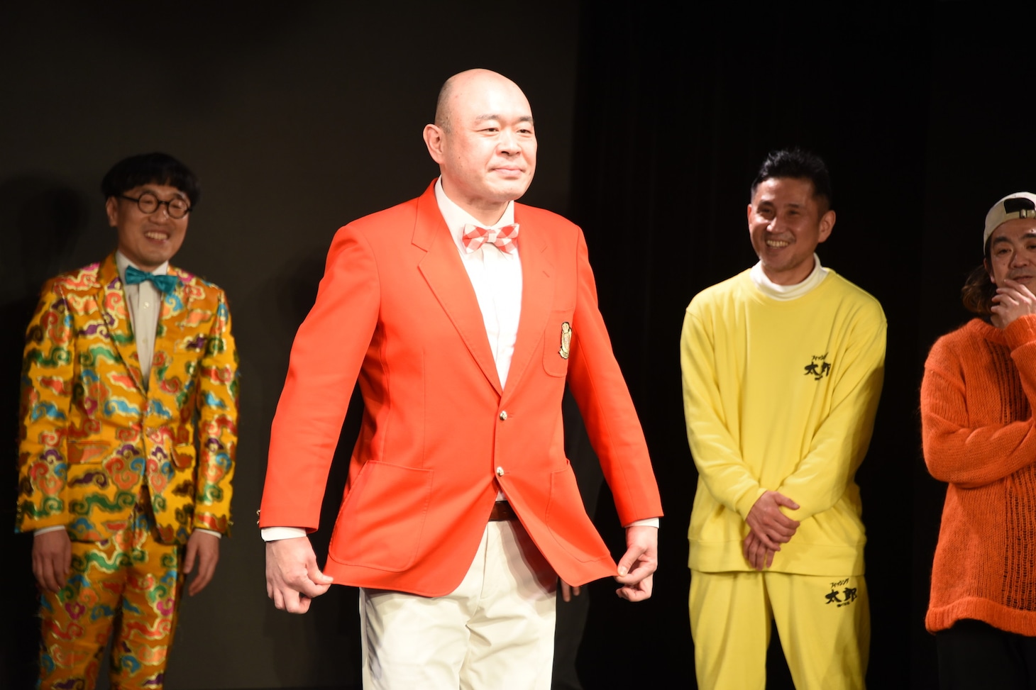 「しずかちゃんのスカート」を再現する新宿カウボーイかねきよ。