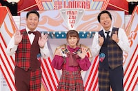 藤崎マーケット（両端）とモモコグミカンパニー（中央）。