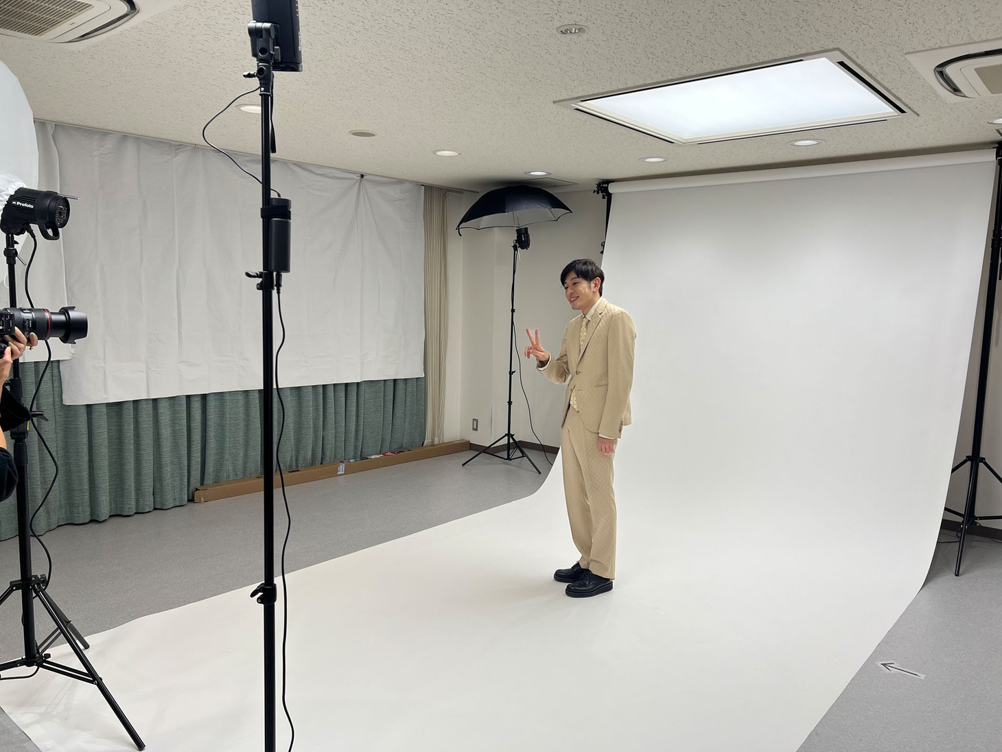 ポーズを変えるシゲカズです。