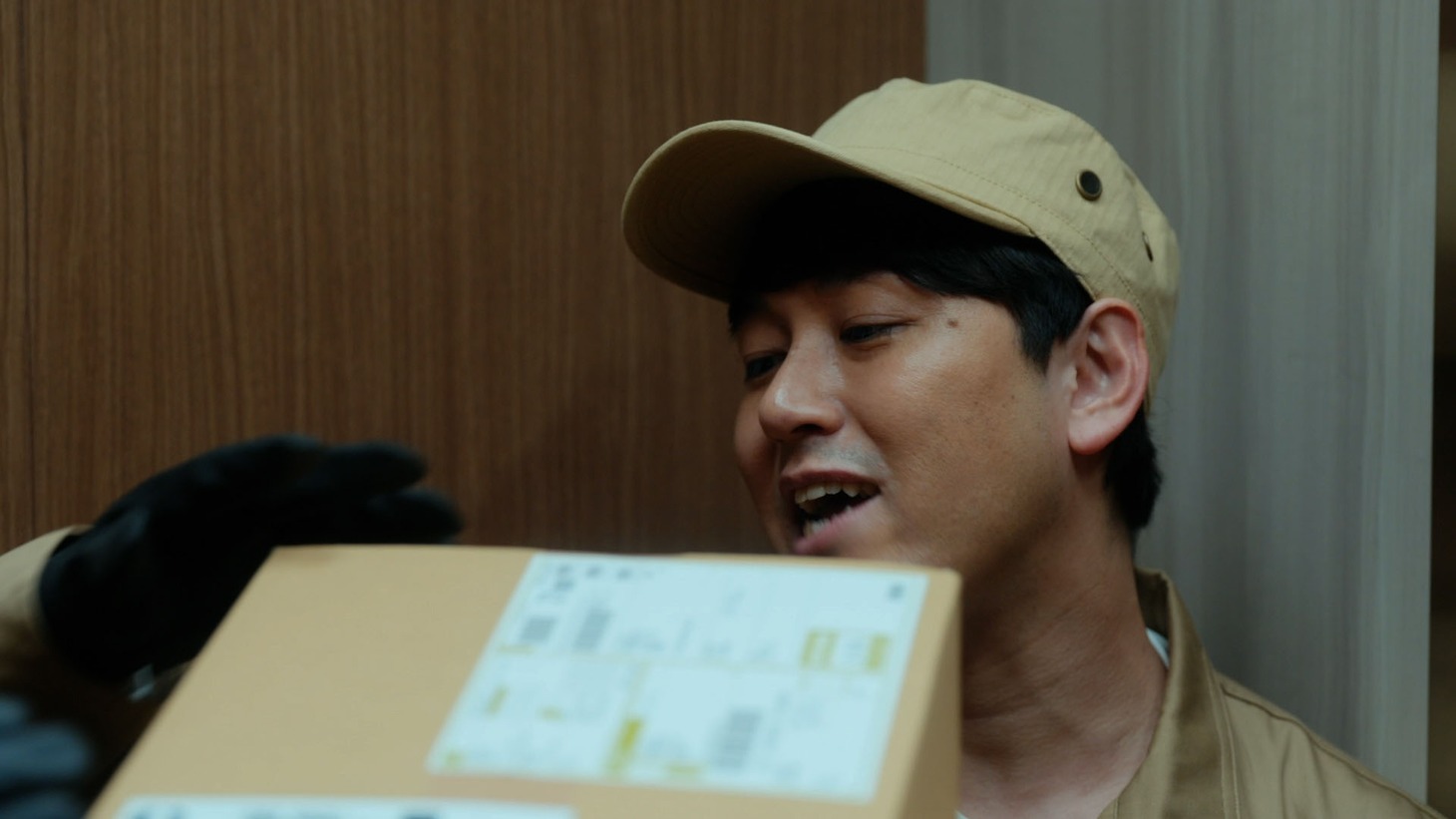 サントリー生ビールの新Web CM「期待の新人」のワンシーン。