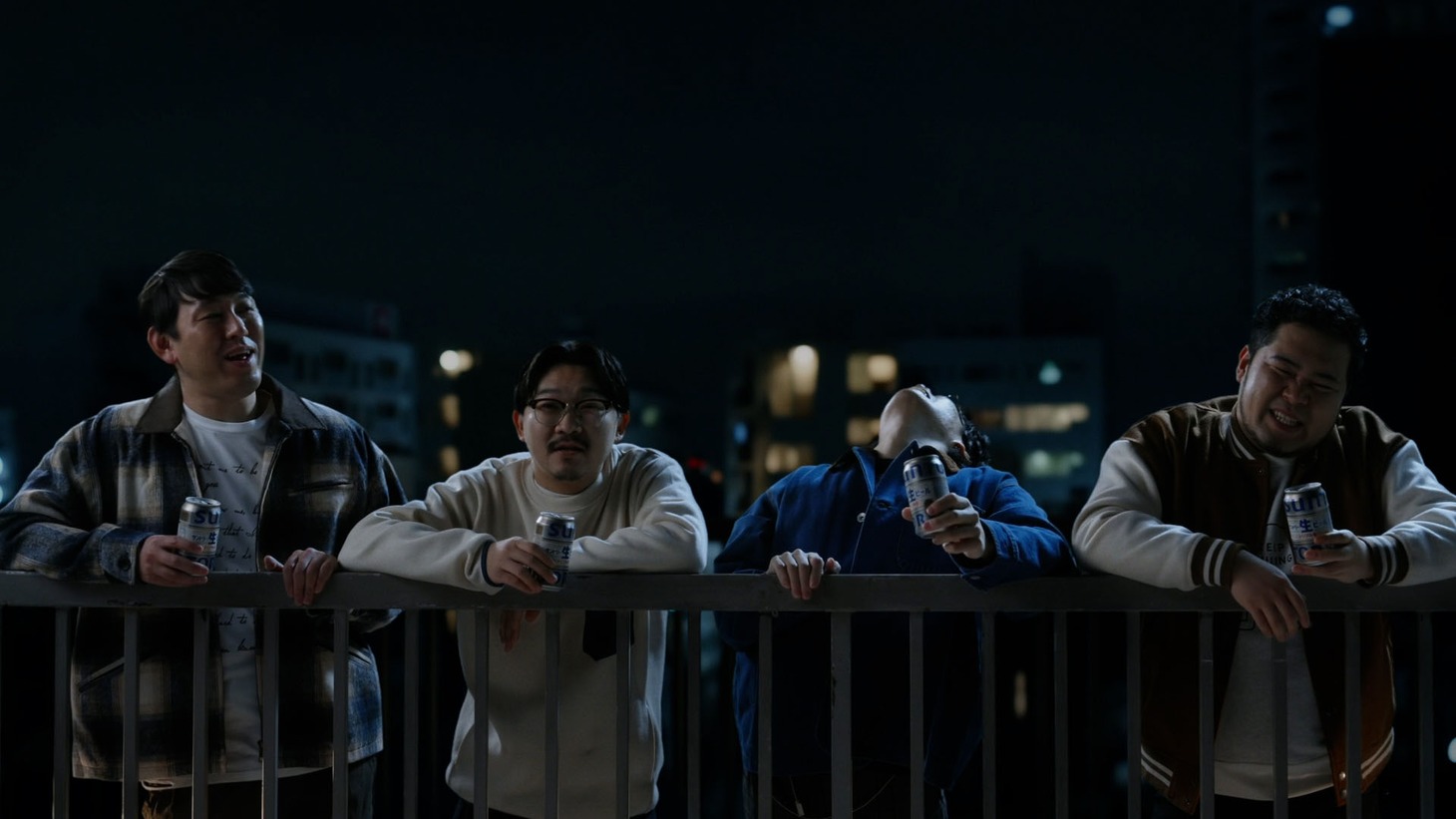 サントリー生ビールの新Web CM「期待の新人」のワンシーン。
