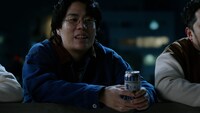 サントリー生ビールの新Web CM「期待の新人」のワンシーン。
