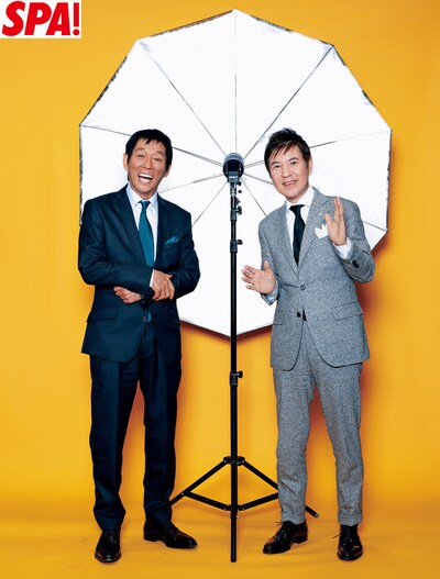 「週刊SPA!」で特別対談を繰り広げる（左から）明石家さんまと関根勤。