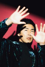 「加賀と刺身のじゆうな写真」に登場するしずるKAƵMA。