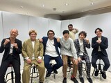 マンゲキ卒業を発表した（前列左から）今井らいぱち、ビスケットブラザーズ、滝音、kento fukaya。うしろがらぶおじさん。