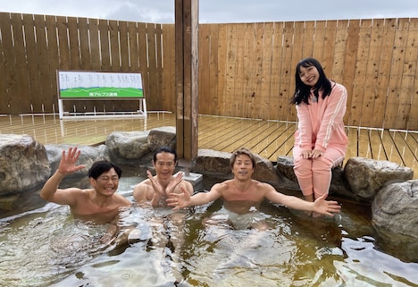 左から、ココリコ遠藤、品川庄司・庄司、ロンドンブーツ1号2号・田村淳、山之内すず。(c)SBC