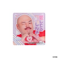 「クロちゃん ガシャポンあそーとくじだしん！」のアクリルバッジ。