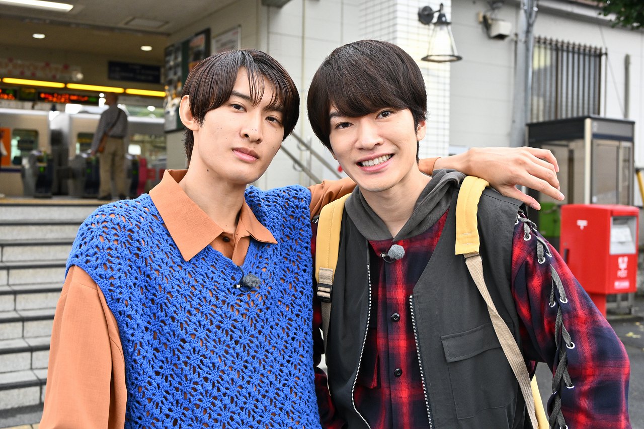左から、向井康二、深澤辰哉。(c)HBC