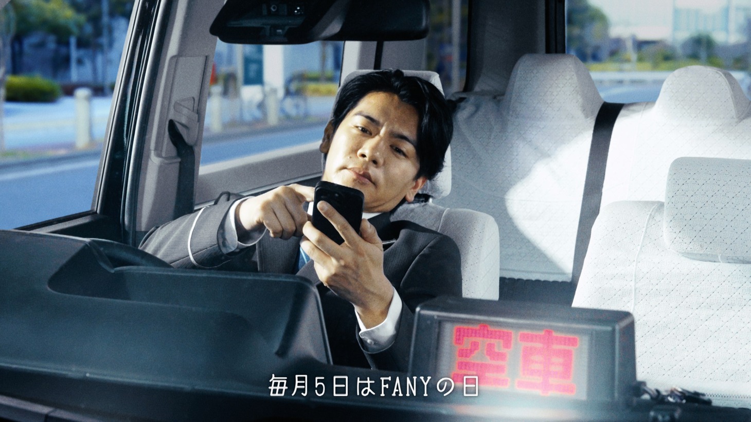 Web CM「タクシー『発券手数料編』」より。