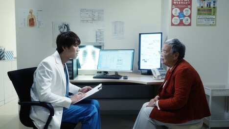 Web CM「医者と患者」より。