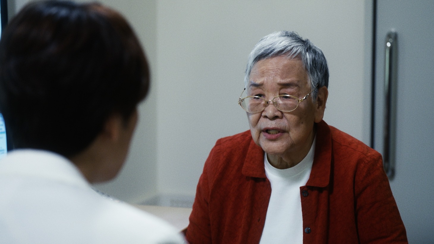 Web CM「医者と患者」より。