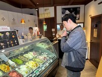 「コヤブのみやげ話～街ブラのオチ、先にしゃべらせてもらいます～」より。(c)テレビ大阪