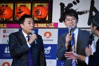 審査を務めたナイツ。