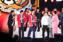 92時間の空き時間を持て余しているという太秦役者・岸大介（ダイアン・ユースケ）。（写真提供：吉本興業）