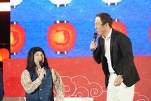 武田鉄矢（霜降り明星せいや）の話をぶった切る東野幸治（原口あきまさ）。（写真提供：吉本興業）