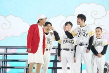 明石家さんまに振られて「わしやないか！」と返す陣内智則。（写真提供：吉本興業）