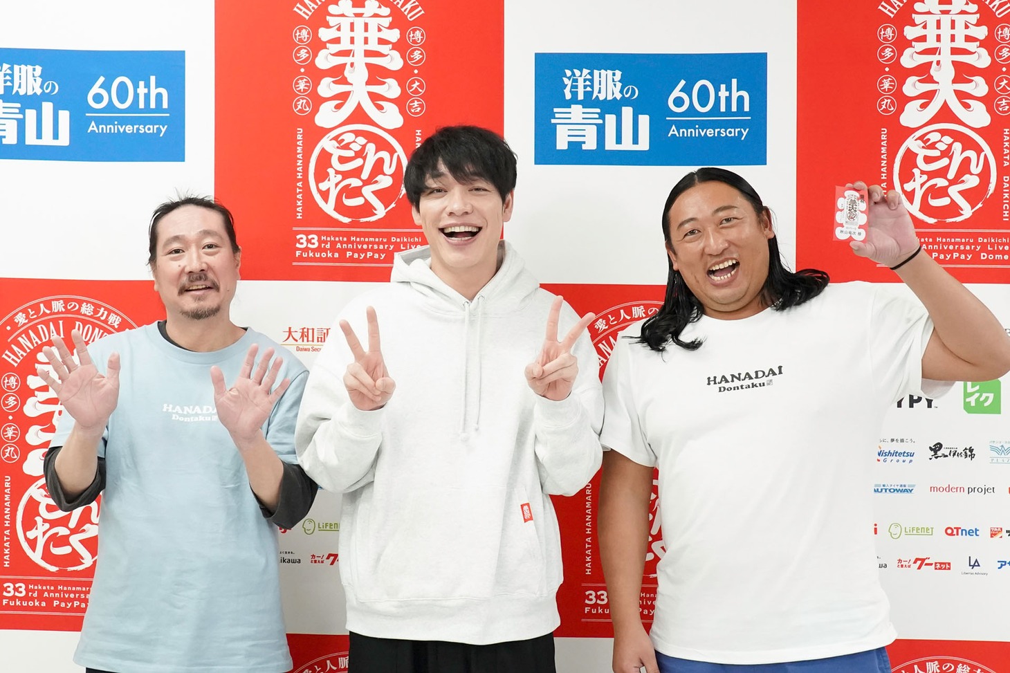 囲み取材に応じた（左から）笑い飯・西田、麒麟・川島、ロバート秋山。（写真提供：吉本興業）