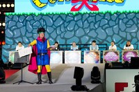 コール＆レスポンス大喜利のデモンストレーションするも、手応えがイマイチな千鳥ノブ。（写真提供：吉本興業）