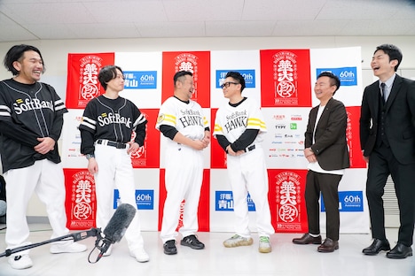 囲み取材に応じた（左から）見取り図、ケンドーコバヤシ、宮川大輔、かまいたち。（写真提供：吉本興業）