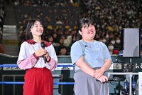 会場内インタビューを担当したぼる塾。（写真提供：吉本興業）