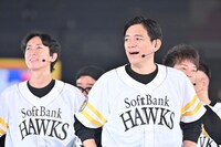 「どんたく運動会」に参加した博多華丸・大吉とほぼ同期チーム。（写真提供：吉本興業）