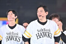 「どんたく運動会」に参加した博多華丸・大吉とほぼ同期チーム。（写真提供：吉本興業）